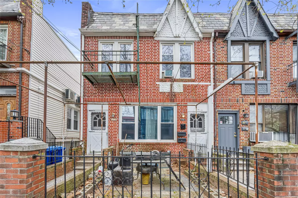 Astoria, NY 11105,1816 21st DR