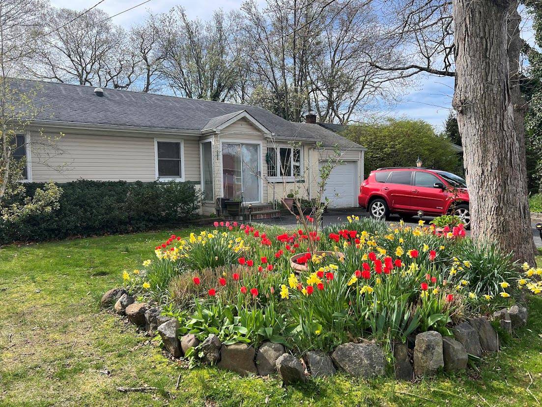 14 Robert DR,  Huntington,  NY 11743