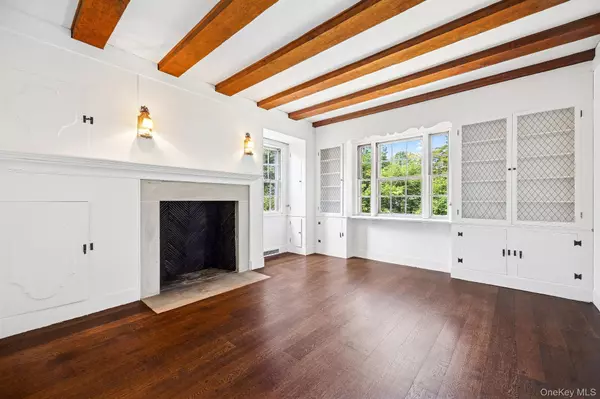 Scarsdale, NY 10583,6 Fox Meadow RD