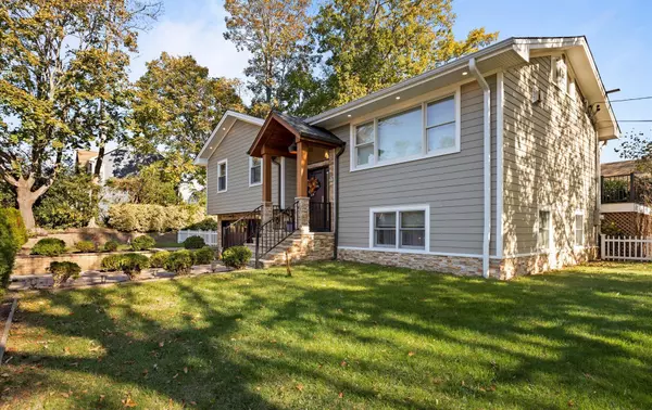 Sea Cliff, NY 11579,5 Berkeley PL