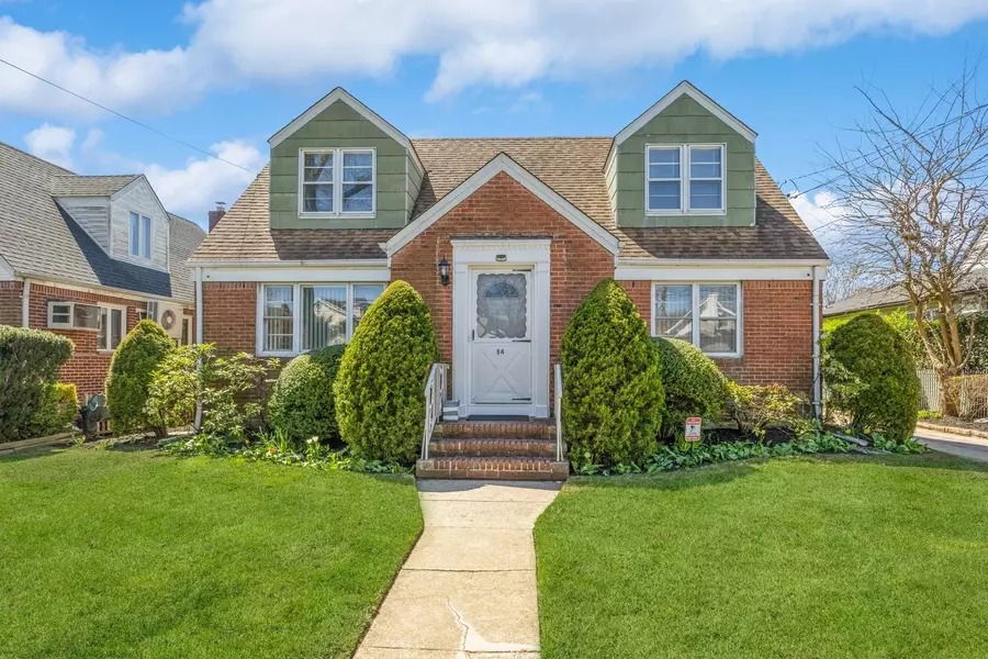 94 Willis AVE, Floral Park, NY 11001