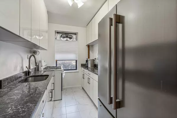 Forest Hills, NY 11375,67-40 Yellowstone BLVD #3B