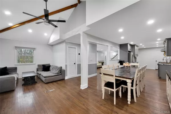 Islip, NY 11751,110 Saint Marks LN
