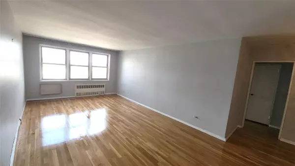 Elmhurst, NY 11373,92-30 56th AVE #5F