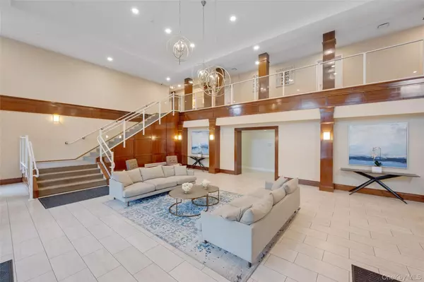 Larchmont, NY 10538,10 Byron Place #515