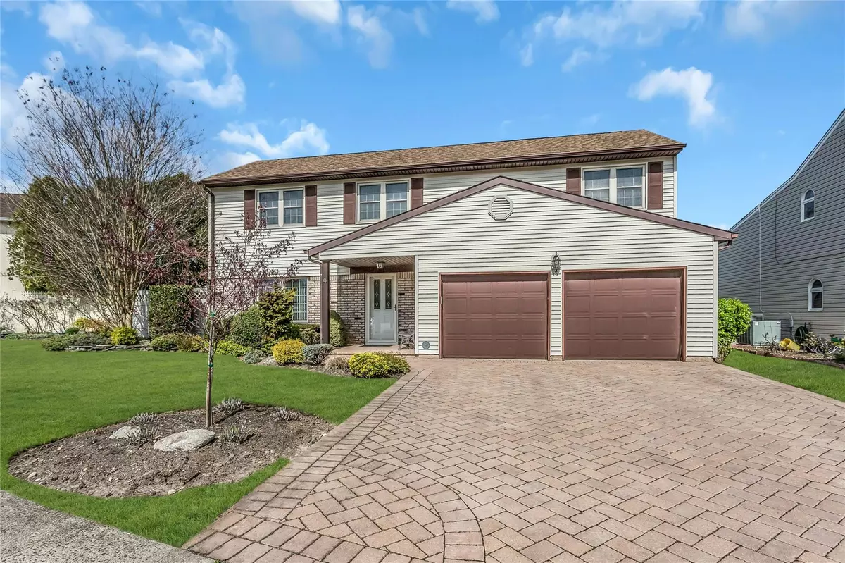 Plainview, NY 11803,4 Toni Ann CIR