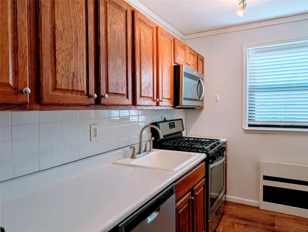 Farmingdale, NY 11735,25 Elizabeth St #1W