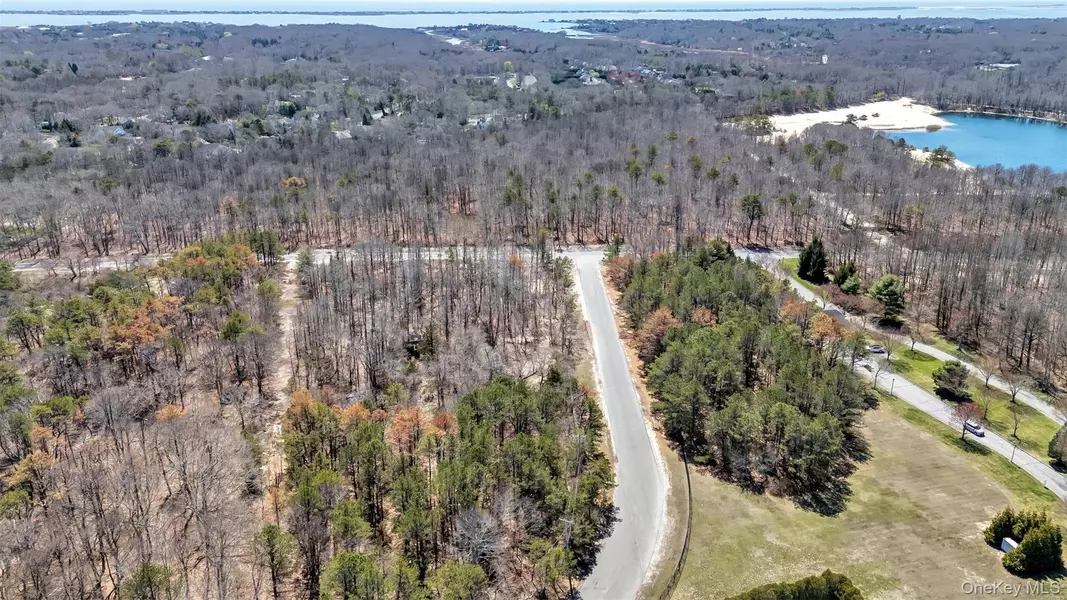 98 Old Country RD, Westhampton, NY 11977