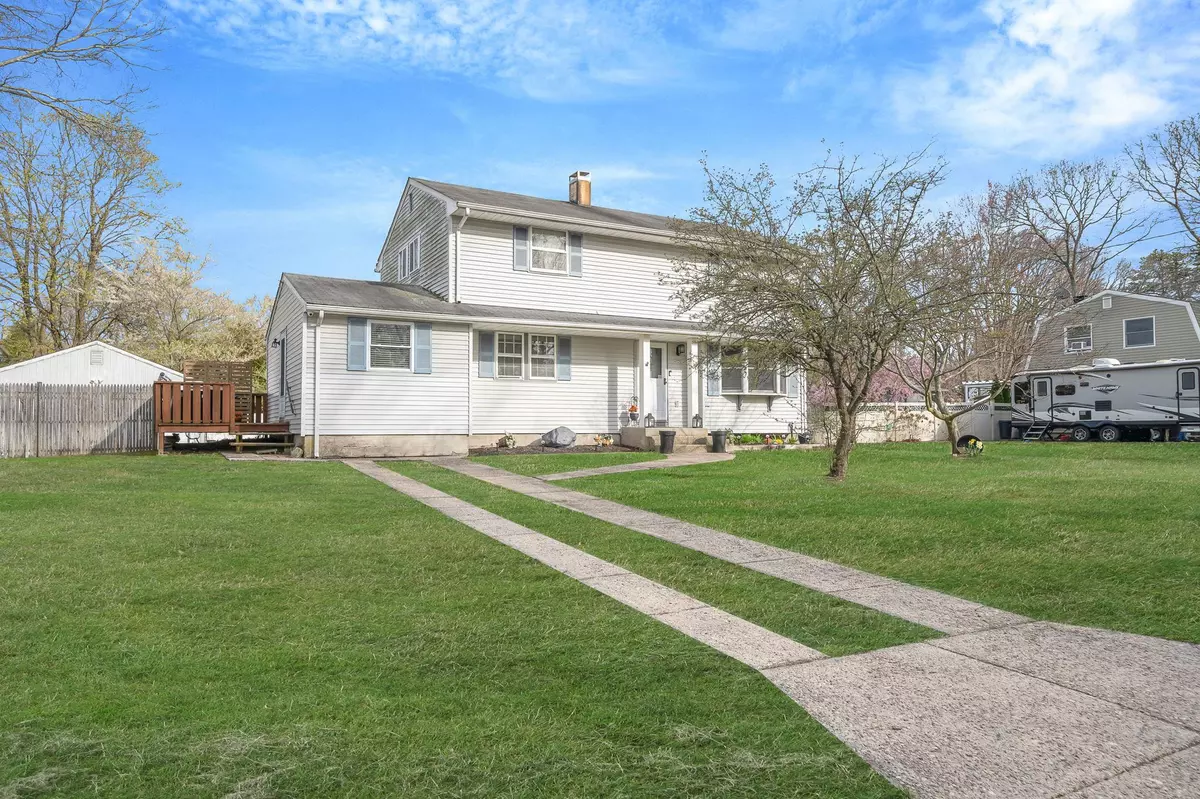 Coram, NY 11727,25 Wagner DR