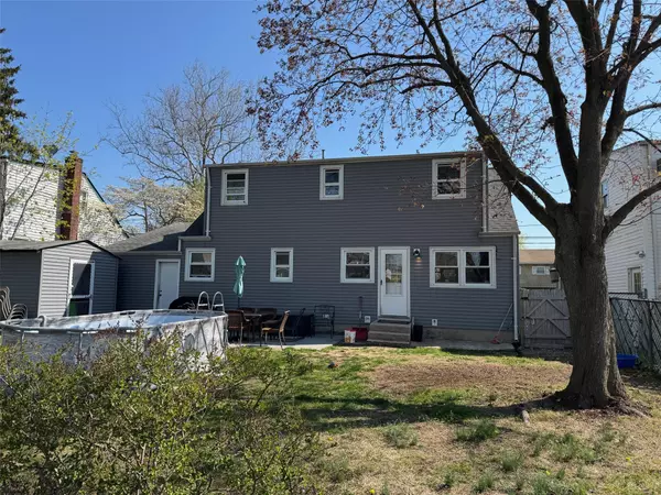 Melville, NY 11747,11 Moore PL