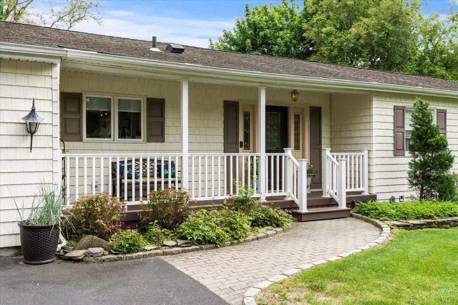 24 Akron PL, Shoreham, NY 11786