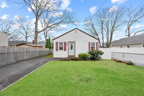 58 11th ST, Ronkonkoma, NY 11779