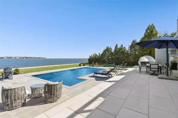 Hampton Bays, NY 11946,17 Romana DR