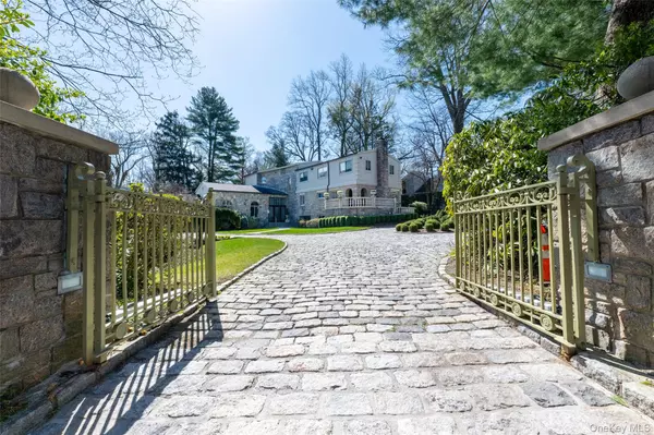 16 High Point LN, Scarsdale, NY 10583