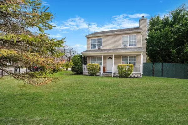 72 Eleanor AVE, Mastic, NY 11950