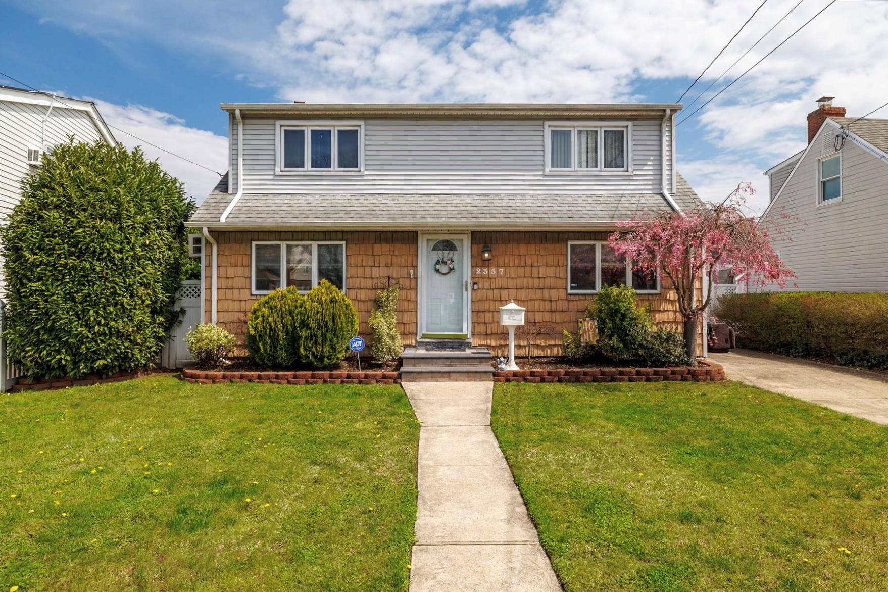 2357 Willow ST, Wantagh, NY 11793
