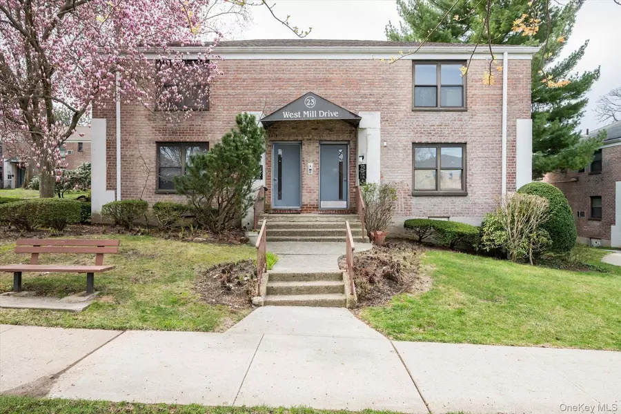 23 West Mill DR #9A, Great Neck, NY 11021