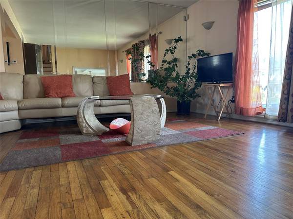 West Hempstead, NY 11552,919 Pinelake DR