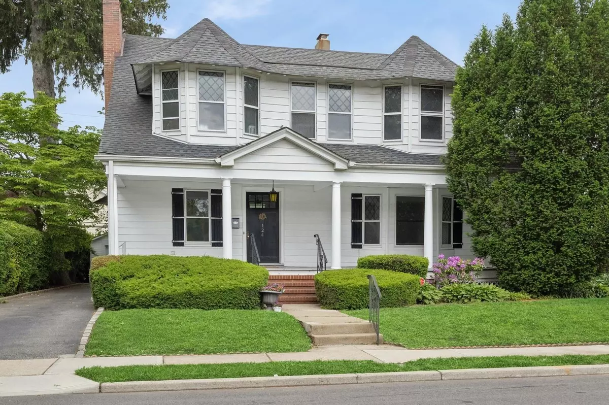 Garden City, NY 11530,124 Roxbury RD