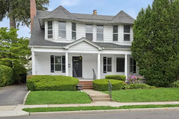 124 Roxbury RD,  Garden City,  NY 11530