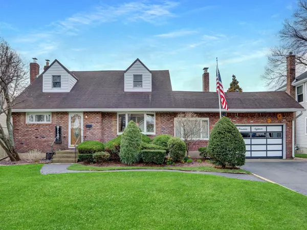 1918 Carroll AVE, Merrick, NY 11566