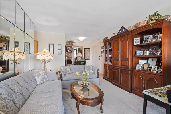 Howard Beach, NY 11414,89-35 155th AVE #3C