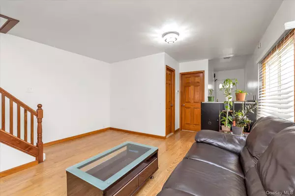 Bayside, NY 11361,33-18 201st Street