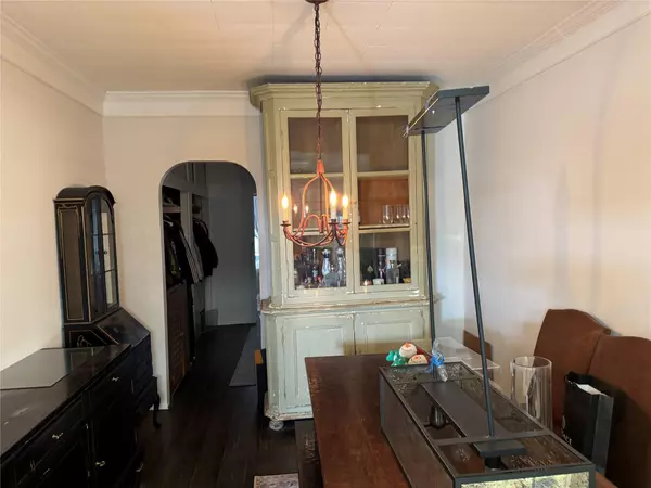 Ridgewood, NY 11385,64-07 Cooper AVE