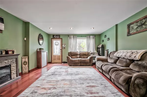 Middle Village, NY 11379,6546 79th PL