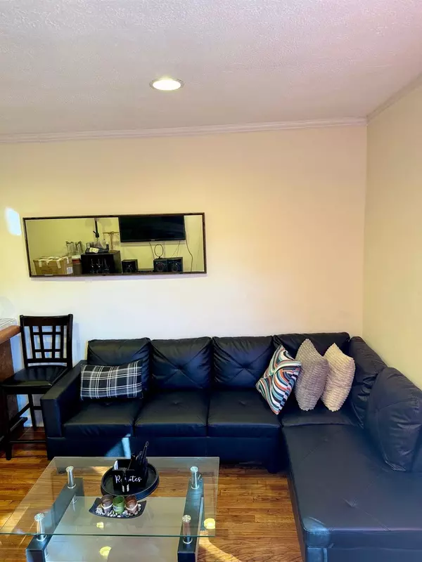 Kew Gardens, NY 11367,141-24 78th AVE #2B