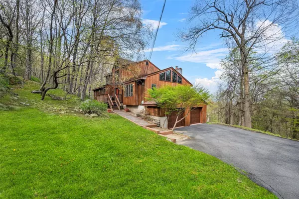 Tomkins Cove, NY 10986,38 Ridgetop DR