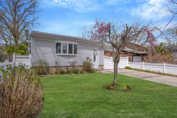 Huntington, NY 11743,7 Healy ST