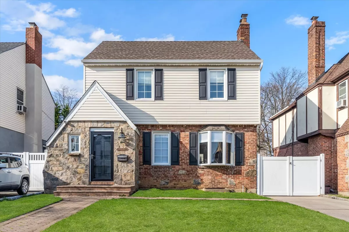 Whitestone, NY 11357,16643 24th RD