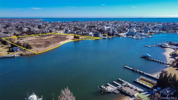Babylon, NY 11702,66 Cedar LN