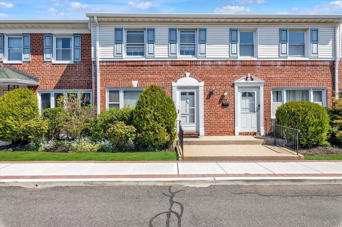 Oceanside, NY 11572,3530 Long Beach RD #68