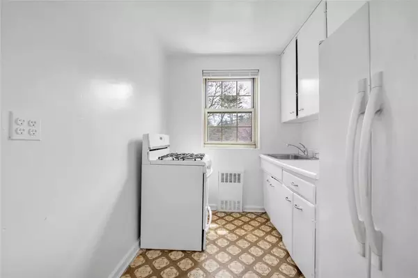 Bayside, NY 11364,213-25 73 AVE #B