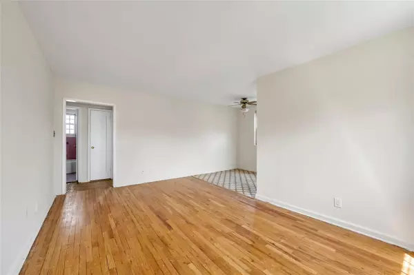Bayside, NY 11364,213-25 73 AVE #B