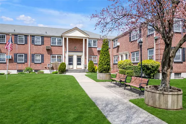 213-25 73 AVE #B, Bayside, NY 11364