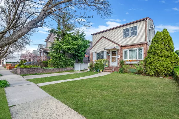 Floral Park, NY 11001,8429 258th ST