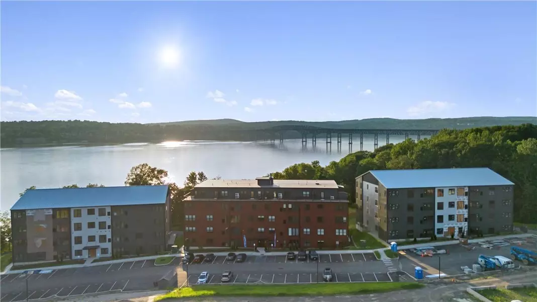18 EDGEWATER PL #402, Beacon, NY 12508