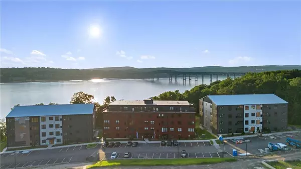 18 EDGEWATER PL #402, Beacon, NY 12508