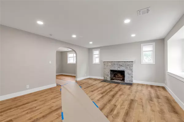 Rockville Centre, NY 11570,14 Dover CT