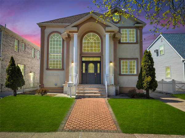 80-32 264th ST, Floral Park, NY 11004