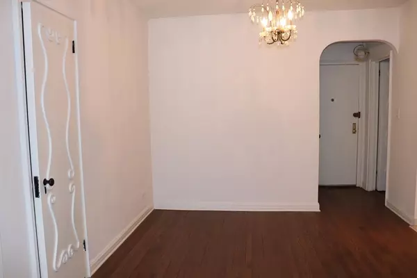 Forest Hills, NY 11375,69-40 Yellowstone BLVD #207