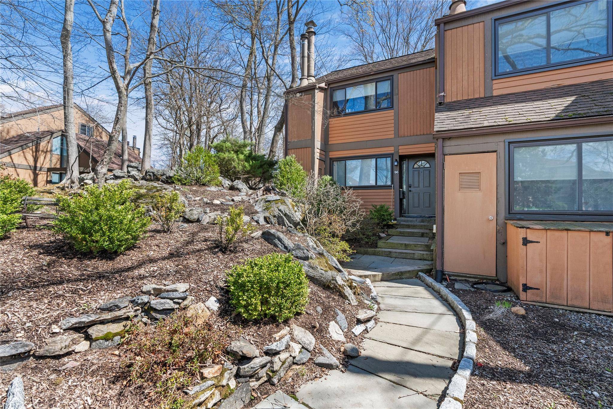 96 Round Hill Road RD, Dobbs Ferry, NY 10522