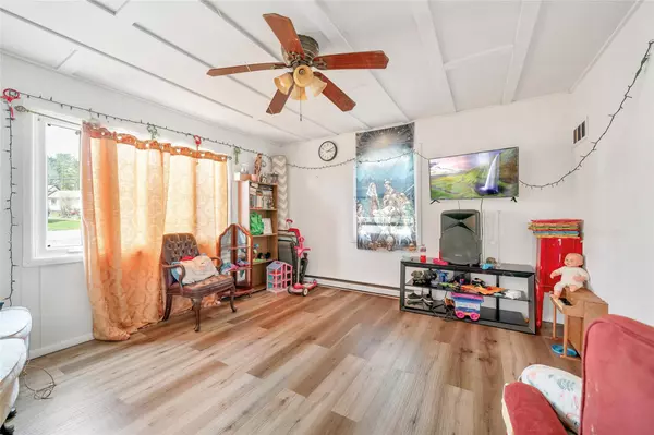 Fallsburg, NY 12733,3 W End AVE