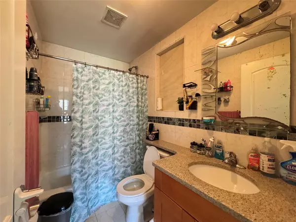 Corona, NY 11368,53-12 102nd ST