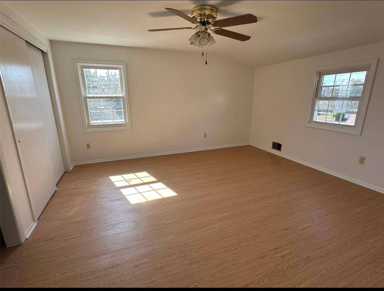 Hicksville, NY 11801,12 Lowell PL