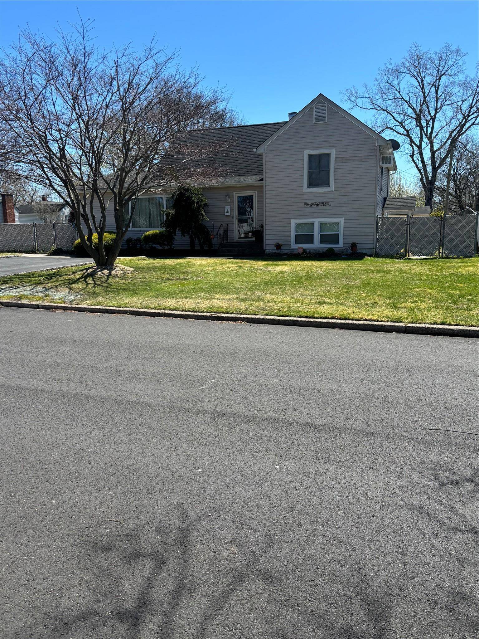 1 Leonard LN, Centereach, NY 11720