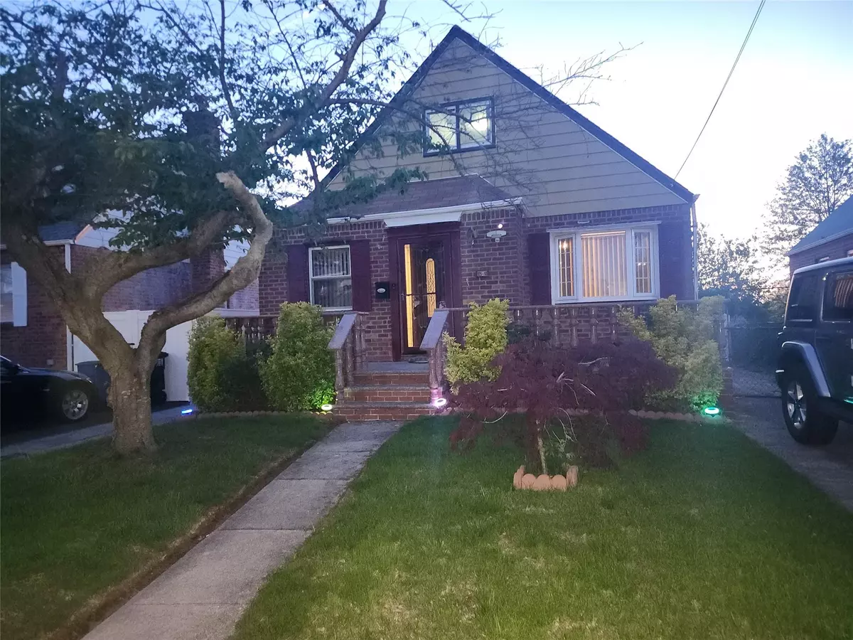 Cambria Heights, NY 11413,125-10 Francis Lewis BLVD